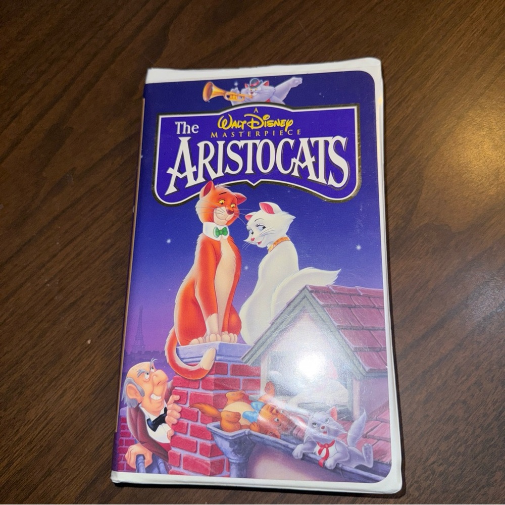 DISNEY MASTERPIECE COLLECTION --The Aristocats (VHS Clamshell. 1994) #2529